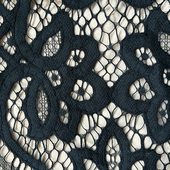 FREE PEOPLE Size Small Black Lace on Tan Liner skirt - Picture 4 of 6
